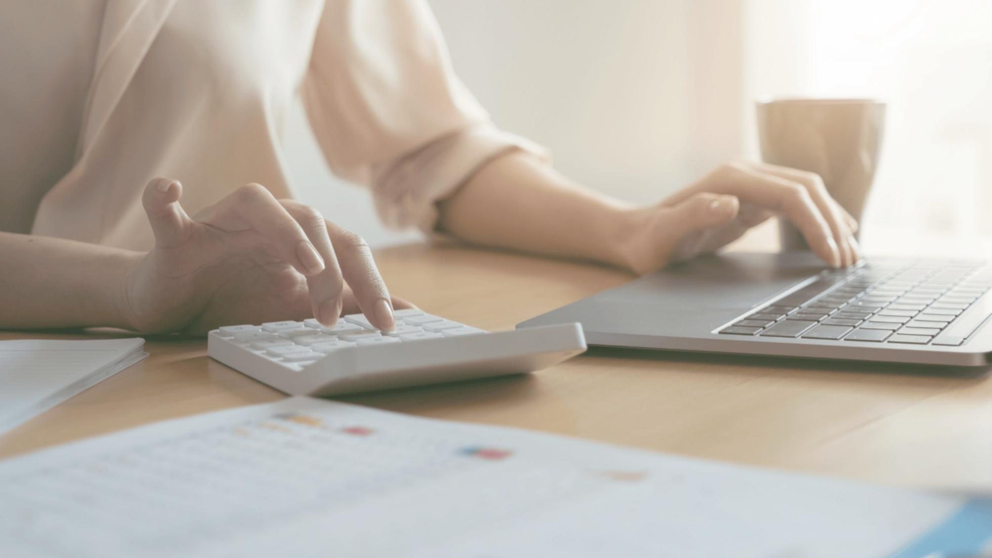 Séance de conseil financier en groupe en ligne